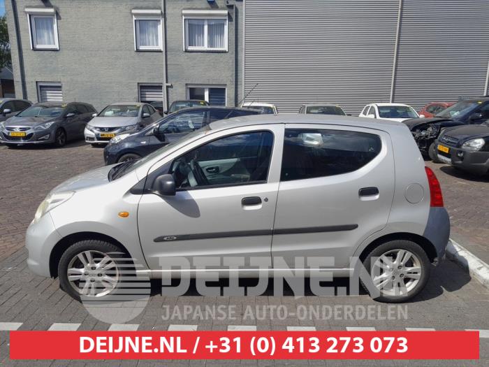 Suzuki Alto Portier 4Deurs links-voor O742505