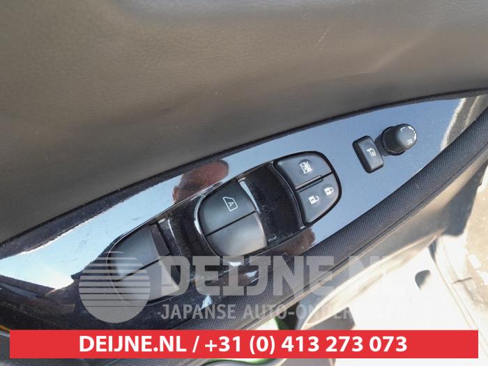Nissan Leaf Combischakelaar ramen O742591