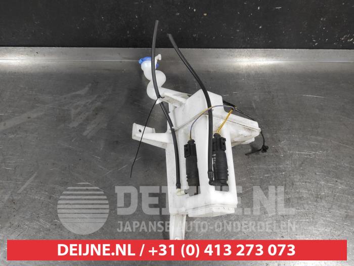 Suzuki Swift Scheibensprühertank vorne O742711