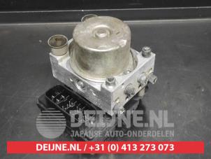 Daihatsu Cuore ABS pump O742828 photo 2