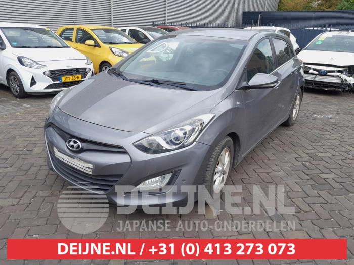 Hyundai I30 Koplamp links O743040