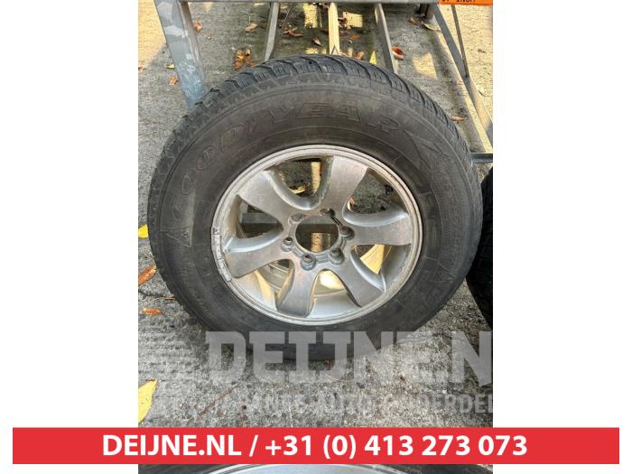 Toyota Hilux Velgen set + banden O743101