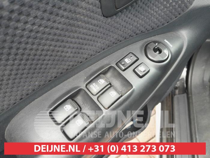 Hyundai Tucson Multi-functional window switch O743198