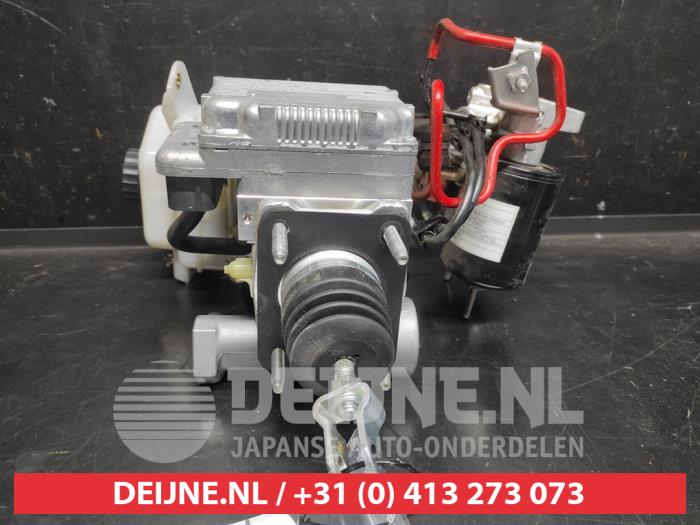 Gebruikte Rembekrachtiger Toyota Yaris III (P13) 1.5 16V Hybrid Prijs op aanvraag aangeboden door V.Deijne Jap.Auto-onderdelen BV