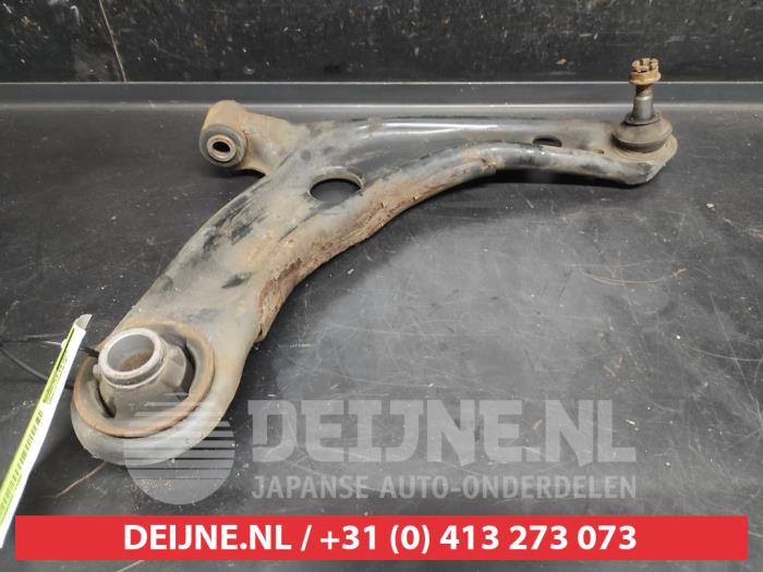Toyota Yaris Stoßdämpferstrebe rechts vorne O743305