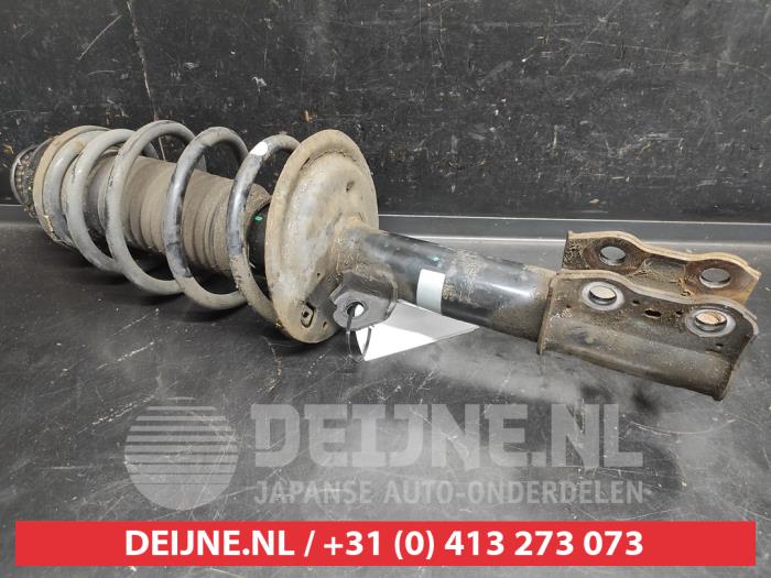 Toyota Yaris Stoßdämpferstrebe links vorne O743304