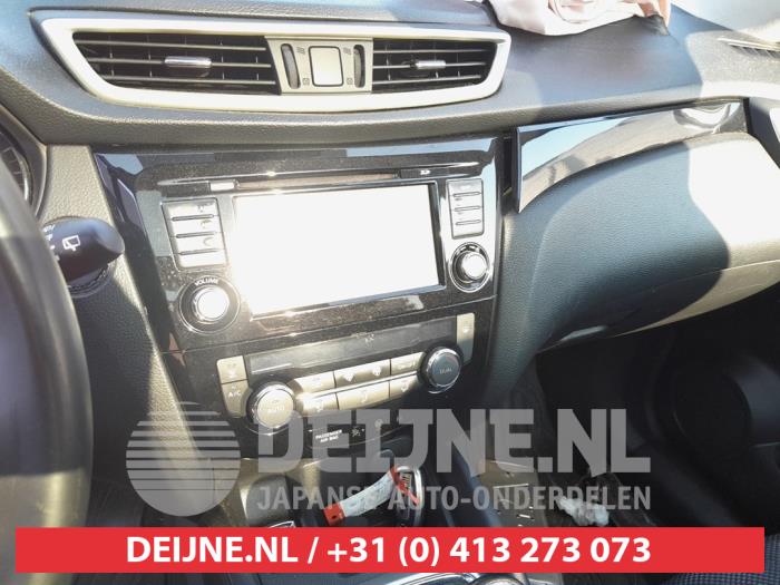 Nissan Qashqai Kachel Bedieningspaneel O743452