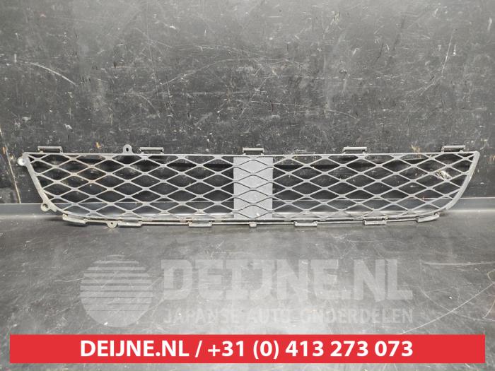 Toyota Yaris Bumper grille O743521