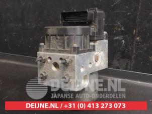 Toyota Yaris ABS pump O743524 photo 3