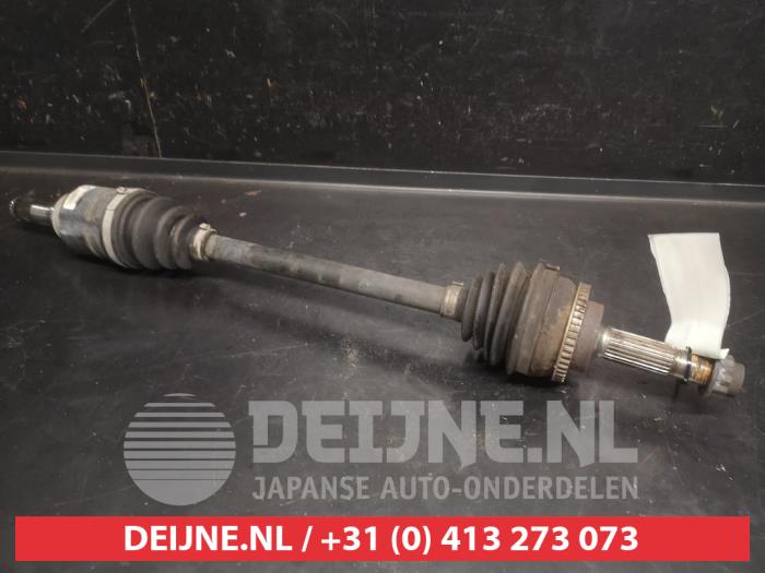Toyota Yaris Aandrijfas links-voor O743593