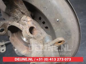 Toyota Yaris Achsschenkel links vorne O743603 foto 3