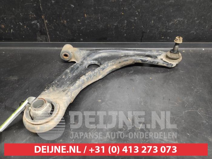 Toyota Yaris Draagarm onder rechts-voor O743816