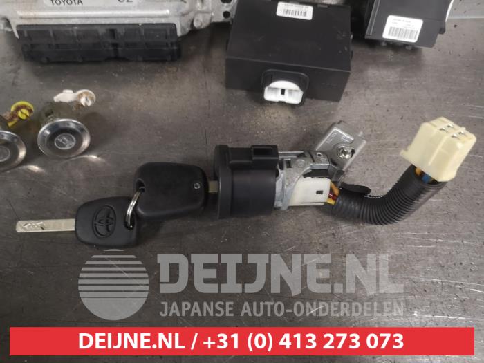 Toyota Aygo Zündschloss+Schlüssel O743933
