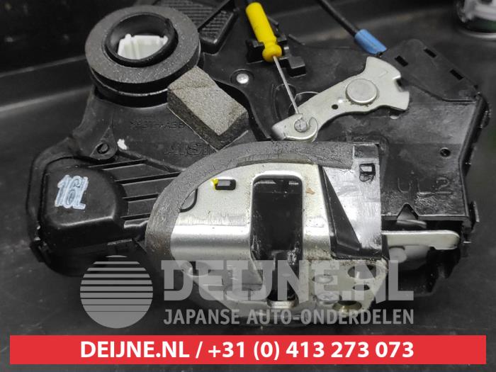 Toyota Corolla Verso Türschlossmechanik 4-türig links vorne O743990