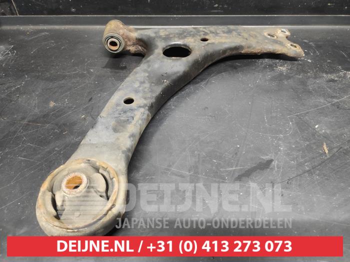 Toyota Corolla Verso Querlenker unten rechts vorne O743995