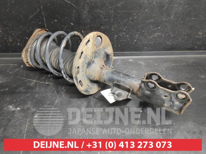 Toyota Verso Stoßdämpferstrebe links vorne O744057