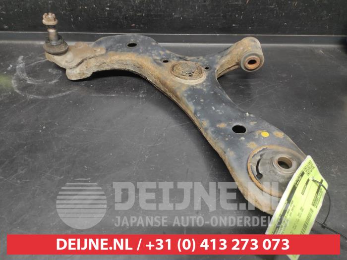 Toyota Verso Draagarm onder links-voor O744059