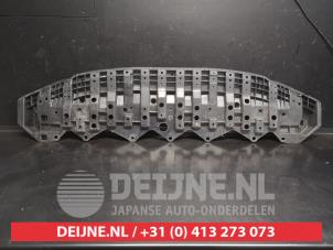 Toyota Yaris Bumper onderplaat O744380 foto 2