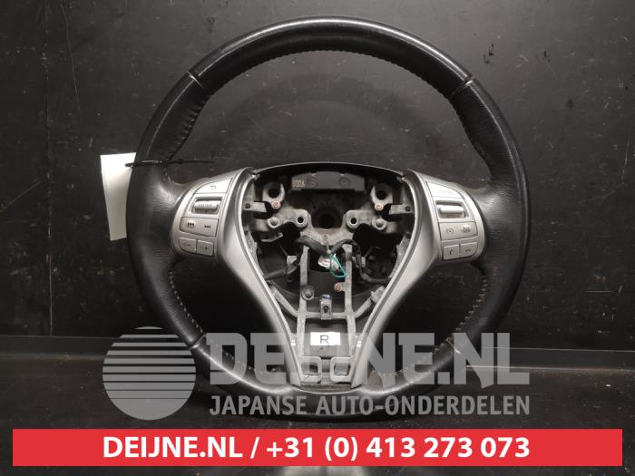 Nissan X-Trail Lenkrad O744396
