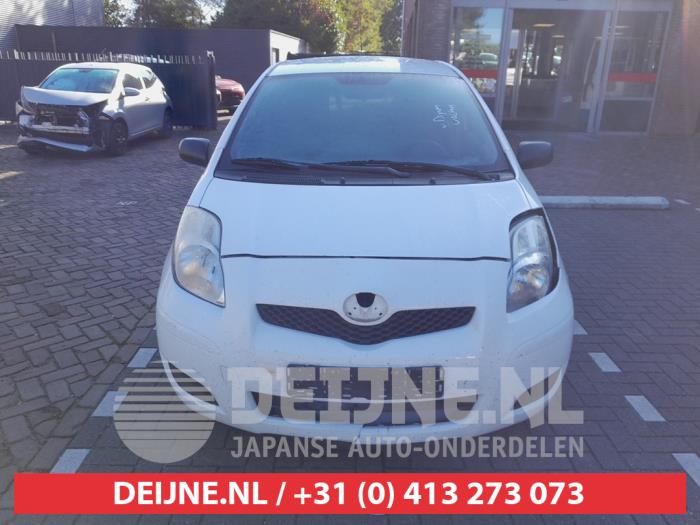 Toyota Yaris Bonnet O744415