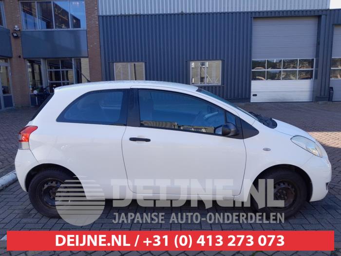 Toyota Yaris Quarter light, front right O744439