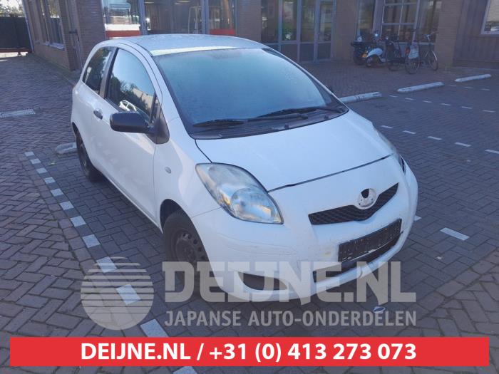 Toyota Yaris Front wing, right O744440