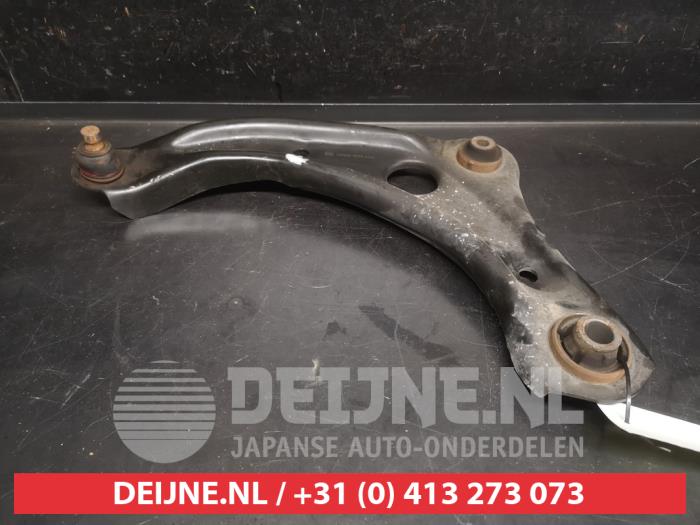 Nissan Micra Draagarm onder links-voor O744522