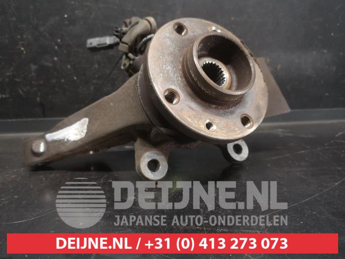 Nissan Micra Fusee links-voor O744520