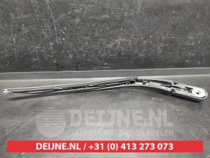 Toyota Aygo Scheibenwischerarm hinten O744937 foto 2