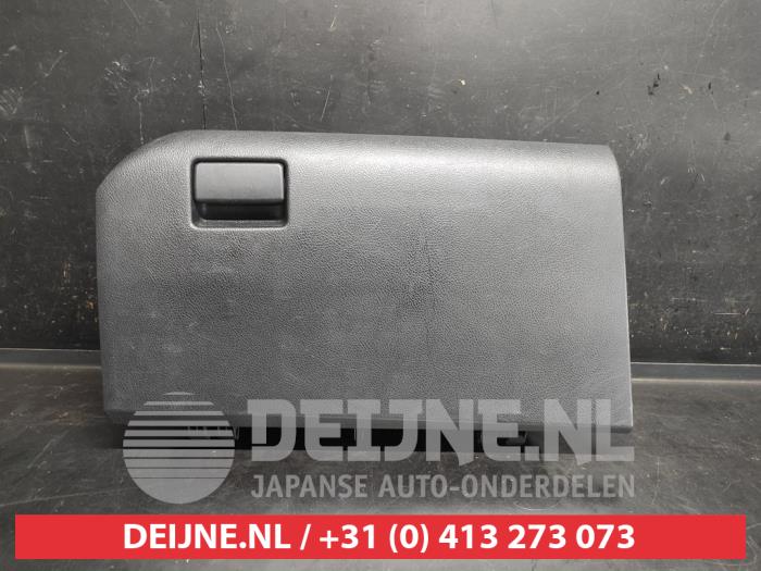Toyota Auris Handschuhfach O745044