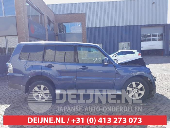 Mitsubishi Pajero Dreieckfenster rechts hinten O745595