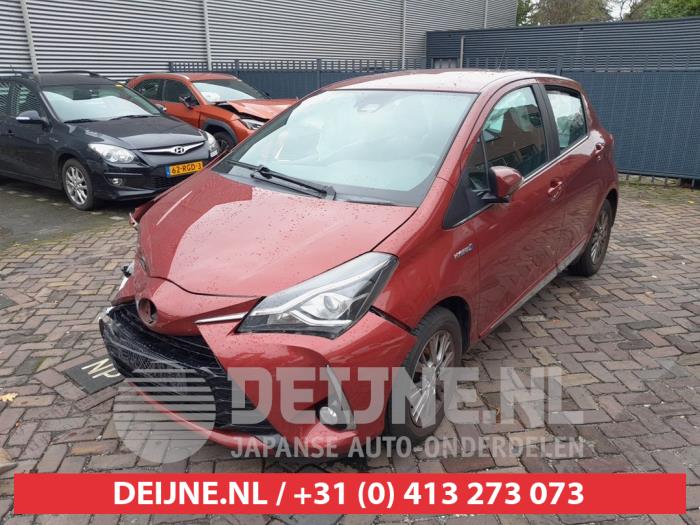 Toyota Yaris Front wing, left O745871