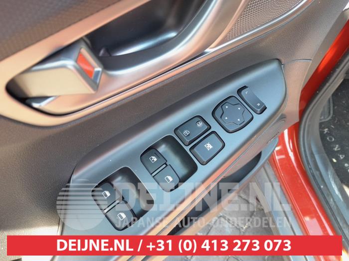 Hyundai Kona Combischakelaar ramen O746067