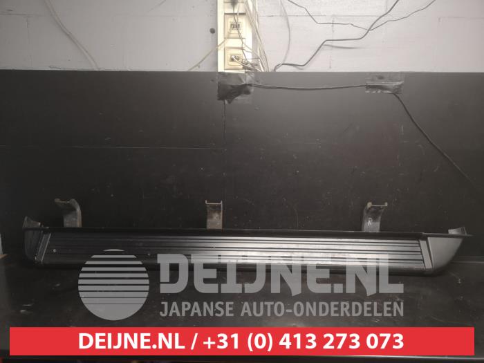 Nissan Navara Trittbrett rechts O746151