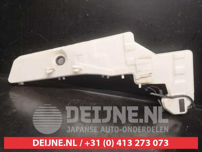 Nissan Navara Ruitensproeiertank voor O746162