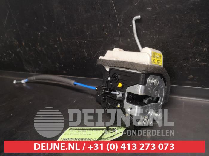 Kia Rio Rear door mechanism 4-door, right O746325