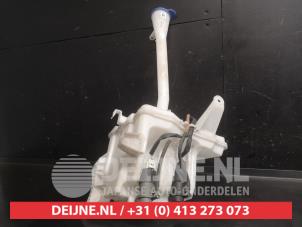 Toyota Verso Ruitensproeiertank voor O746360 foto 2