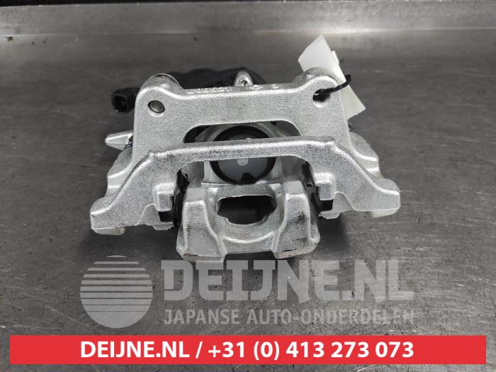 Toyota Yaris Cross Remklauw (Tang) links-achter O746493