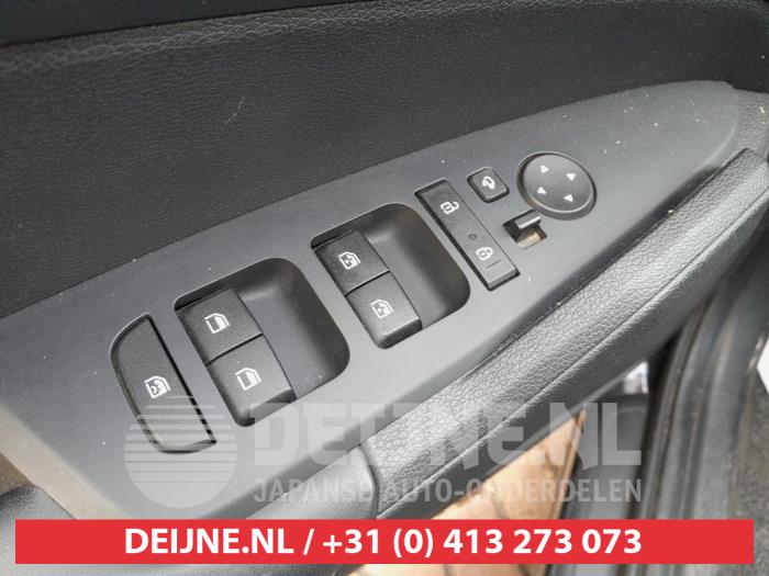 Kia Sportage Multi-functional window switch O746518