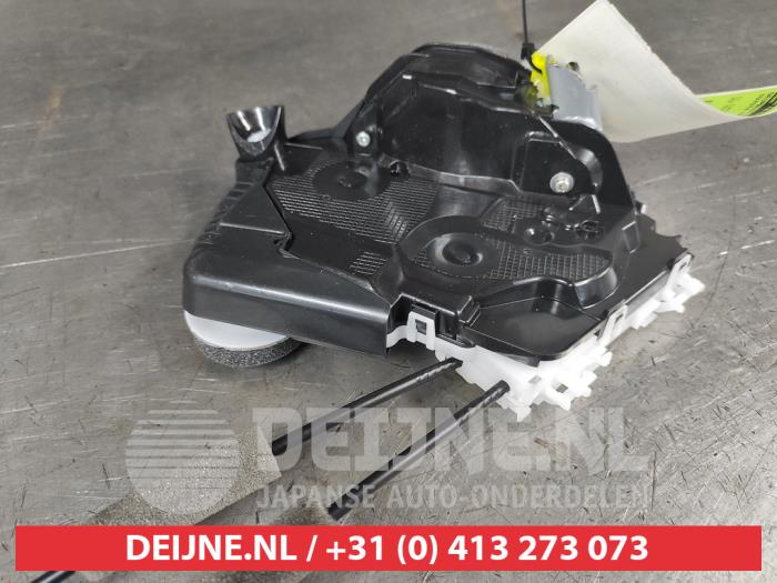 Toyota Yaris Cross Türschlossmechanik 4-türig links vorne O746507