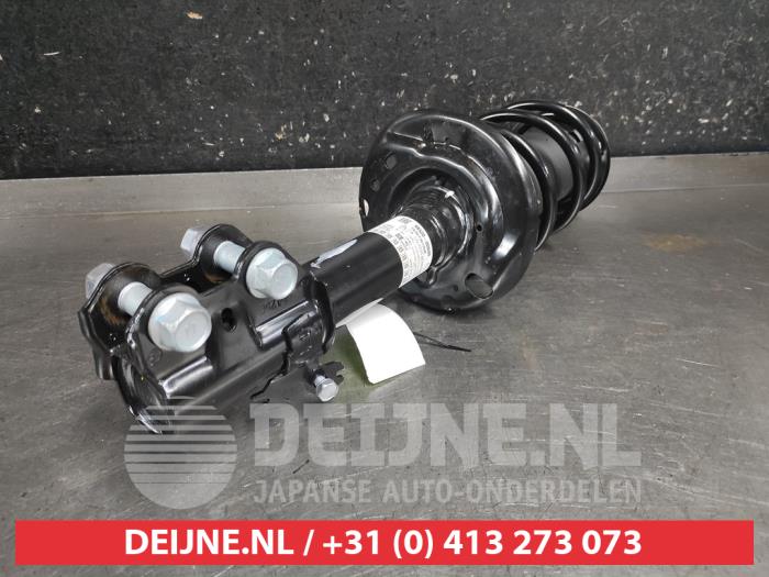 Toyota Yaris Cross Stoßdämpferstrebe links vorne O746502