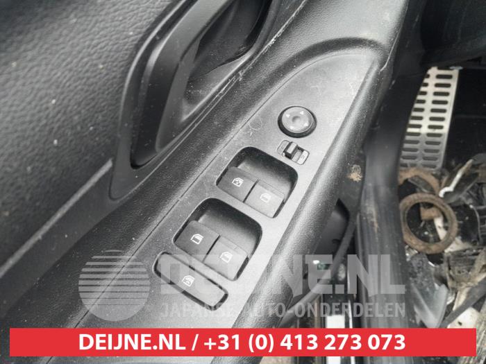 Hyundai I20 Multi-functional window switch O746675