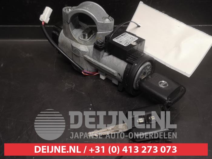 Nissan Qashqai Kontaktslot+Sleutel O746656