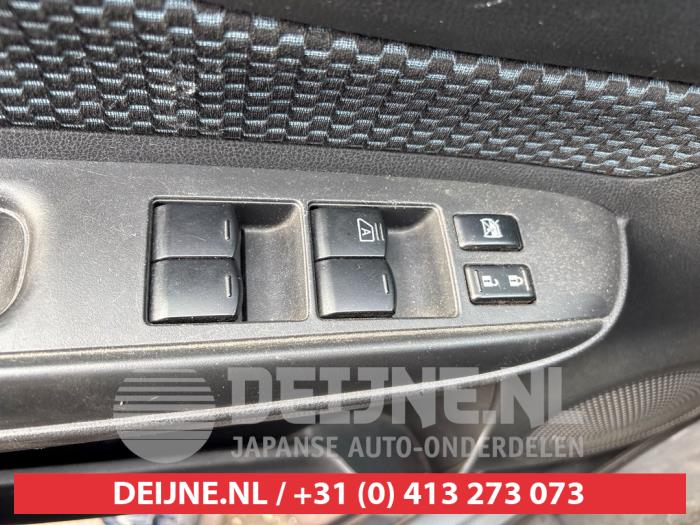 Nissan Note Combischakelaar ramen O746835