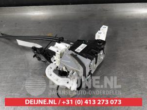 Hyundai Tucson Door lock mechanism 4-door, front left O747042 photo 2