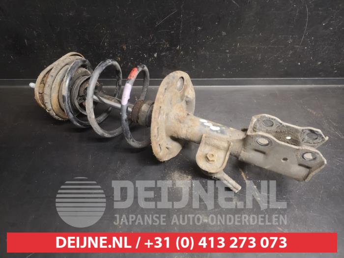 Toyota Prius Stoßdämpferstrebe links vorne O747066