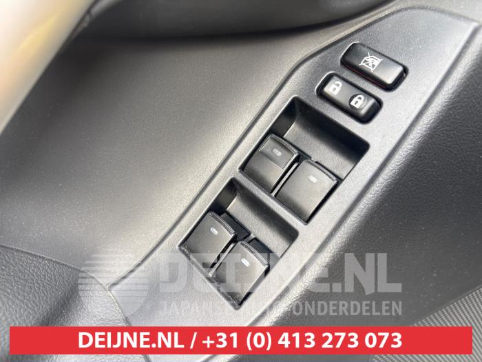 Toyota Verso Combischakelaar ramen O747082