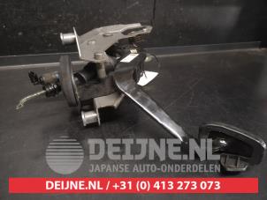 Mazda 2 Clutch pedal O747118 photo 3