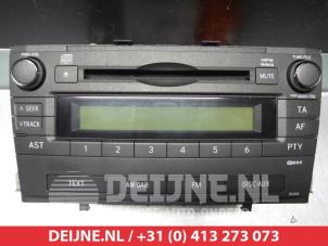 Gebruikte Radio Toyota Avensis (T27) 2.0 16V VVT-i Prijs € 150,00 Margeregeling aangeboden door V.Deijne Jap.Auto-onderdelen BV