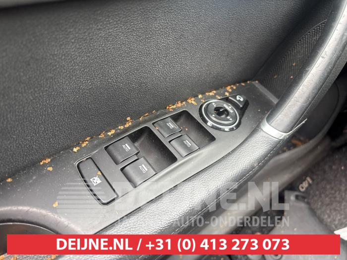 Hyundai I40 Multi-functional window switch O747281